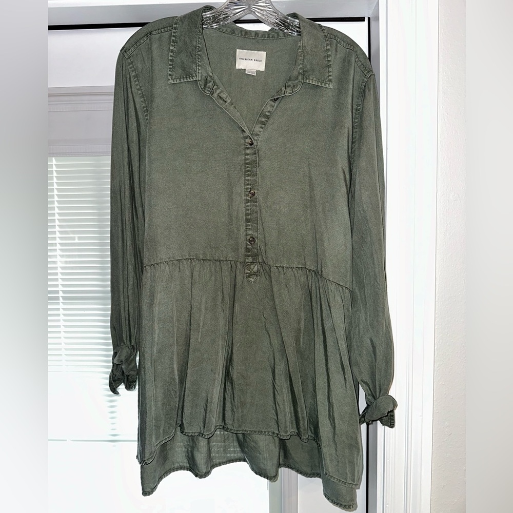 American eagle flowy blouse